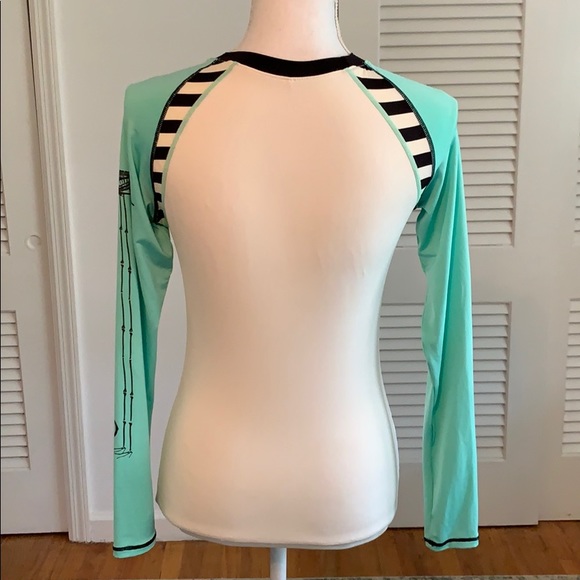 Volcom Rash Guard - Picture 4 of 8